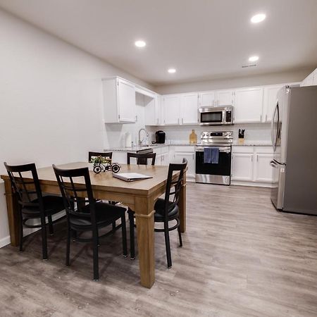 Trailside Townhouse - Close To Downtown & Bike Trails Бентонвіль Екстер'єр фото